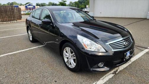 2015 INFINITI Q40 Base