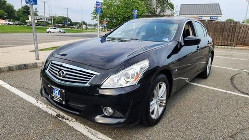 2015 INFINITI Q40 Base