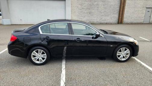 2015 INFINITI Q40 Base