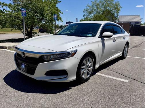 Platinum White Pearl 2018 Honda Accord LX