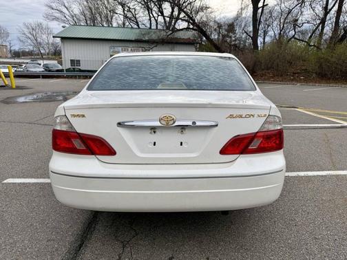 Diamond White Pearl 2003 Toyota Avalon XLS