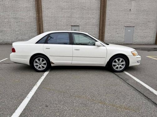 Diamond White Pearl 2003 Toyota Avalon XLS