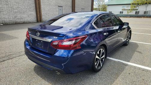 Deep Blue Pearl 2018 Nissan Altima 2.5 SR