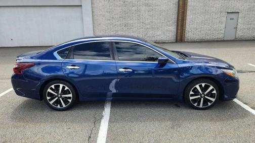 Deep Blue Pearl 2018 Nissan Altima 2.5 SR