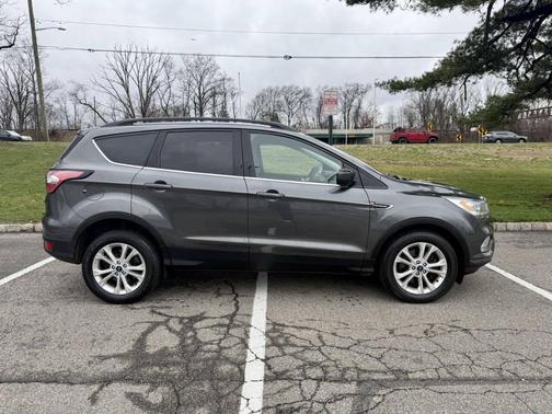 Magnetic Metallic 2017 Ford Escape SE