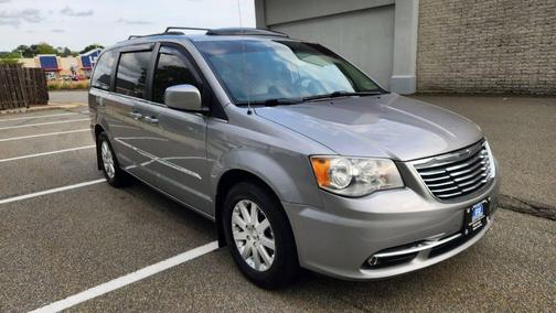 2016 Chrysler Town & Country Touring