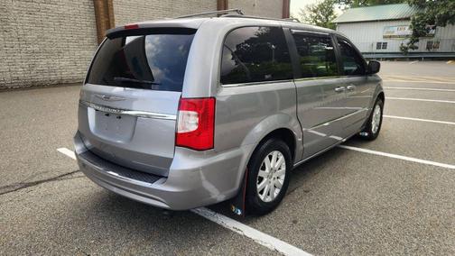 2016 Chrysler Town & Country Touring