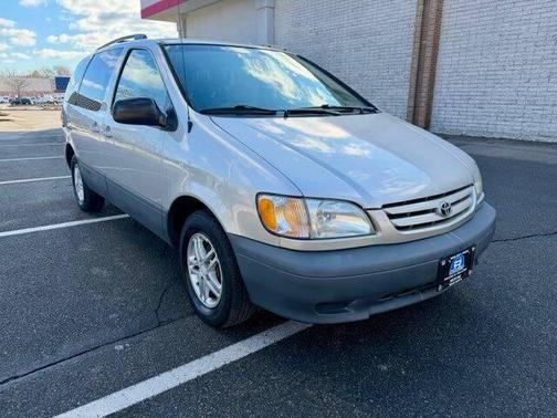 2002 Toyota Sienna CE