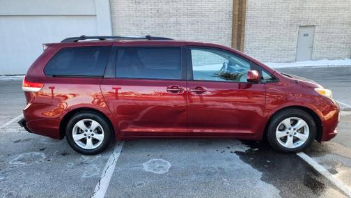 2011 Toyota Sienna LE