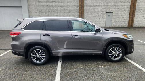 Predawn Gray Mica 2018 Toyota Highlander XLE