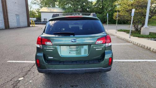 Cypress Green Pearl 2011 Subaru Outback 2.5 i Limited