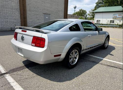 Satin Silver Clearcoat Metallic 2005 Ford Mustang Deluxe