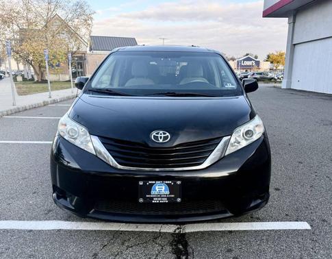 2013 Toyota Sienna LE