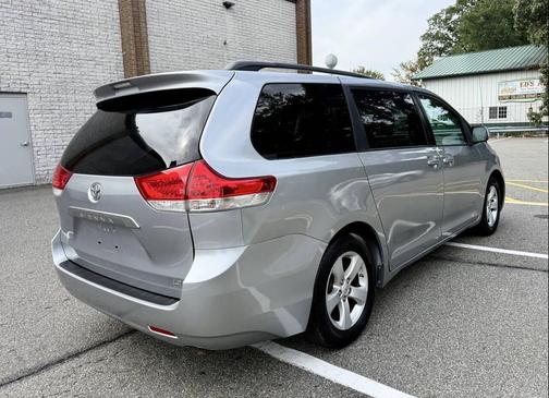 2011 Toyota Sienna LE