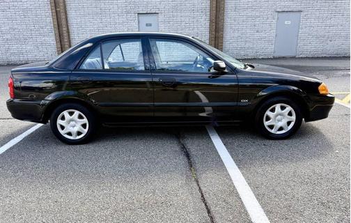 1999 Mazda Protege DX 4dr Sedan
