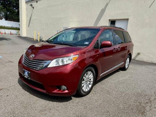 2017 Toyota Sienna XLE