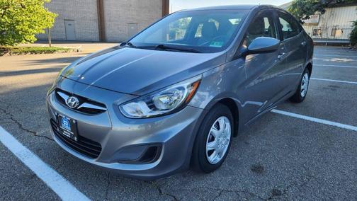 2013 Hyundai Accent SE