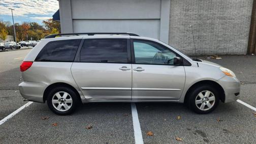 2009 Toyota Sienna LE