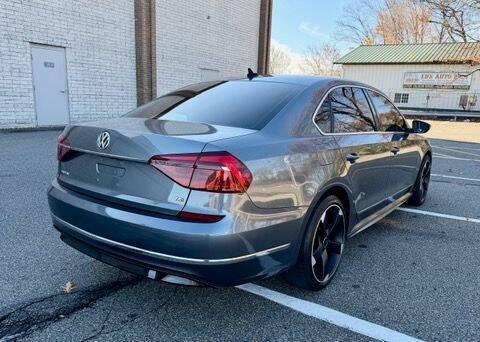 2017 Volkswagen Passat 1.8T R-Line w/Comfort
