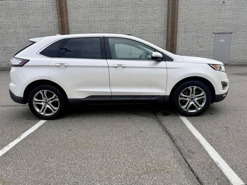 White Platinum Metallic Tri-Coat 2017 Ford Edge Titanium
