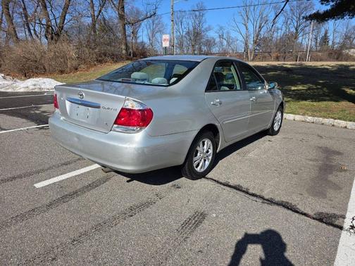 2005 Toyota Camry LE V6
