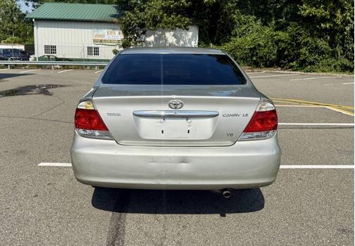 2005 Toyota Camry LE V6