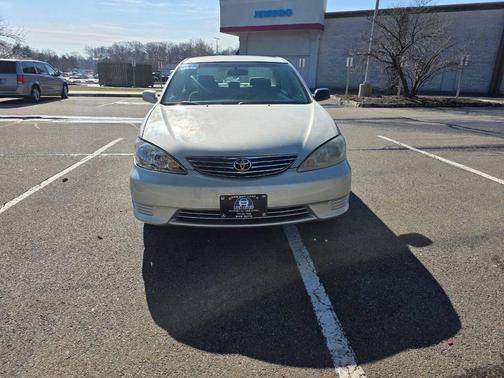 2005 Toyota Camry LE V6