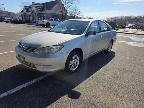 2005 Toyota Camry LE V6