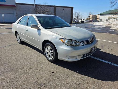 2005 Toyota Camry LE V6