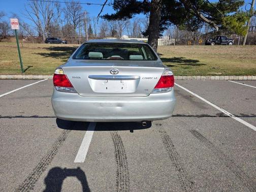 2005 Toyota Camry LE V6