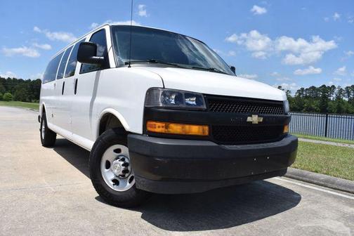 Summit White 2022 Chevrolet Express 3500 RWD 3500 Extended Wheelbase LS