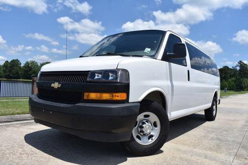 Summit White 2022 Chevrolet Express 3500 RWD 3500 Extended Wheelbase LS