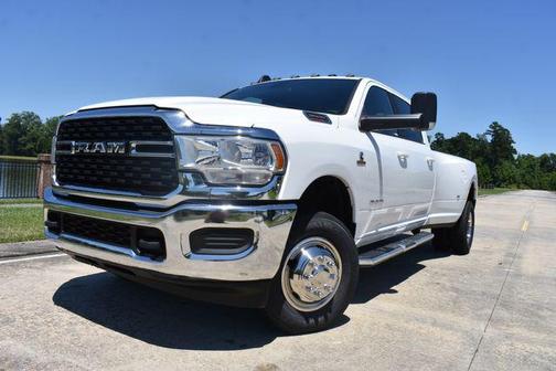 Bright White Clearcoat 2022 RAM 3500 Big Horn Crew Cab 4x4 8' Box