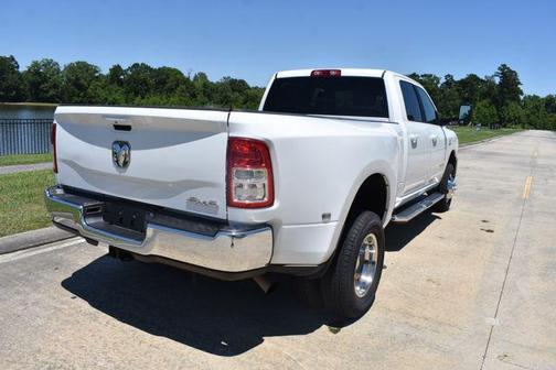 Bright White Clearcoat 2022 RAM 3500 Big Horn Crew Cab 4x4 8' Box