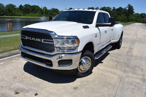Bright White Clearcoat 2022 RAM 3500 Big Horn Crew Cab 4x4 8' Box
