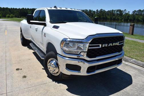 Bright White Clearcoat 2022 RAM 3500 Big Horn Crew Cab 4x4 8' Box