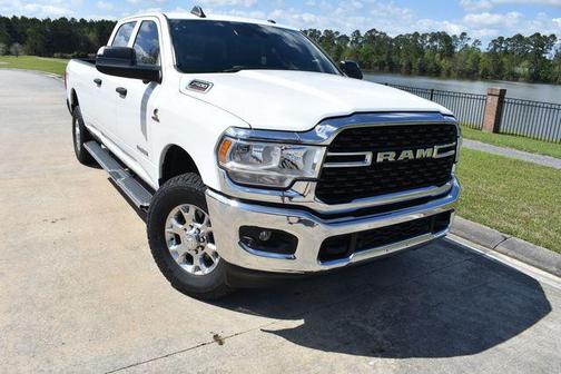 Bright White Clearcoat 2022 RAM 2500 Tradesman Crew Cab 4x4 8' Box