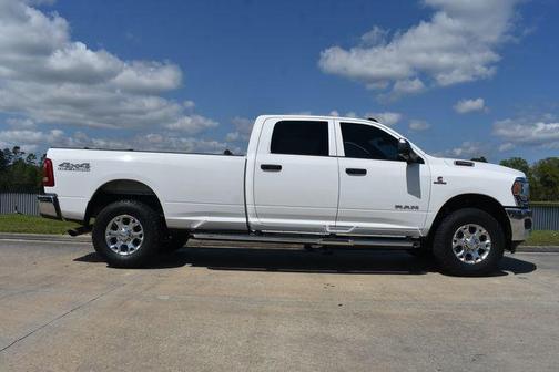 Bright White Clearcoat 2022 RAM 2500 Tradesman Crew Cab 4x4 8' Box