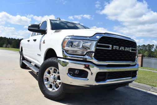 Bright White Clearcoat 2022 RAM 2500 Tradesman Crew Cab 4x4 8' Box