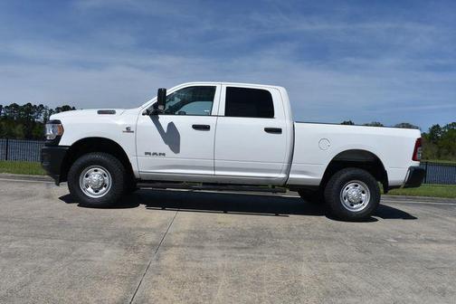 2022 RAM 2500 Tradesman Crew Cab 4x4 6'4' Box