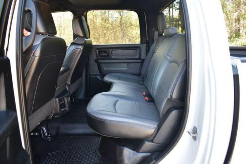 2022 RAM 2500 Tradesman Crew Cab 4x4 6'4' Box