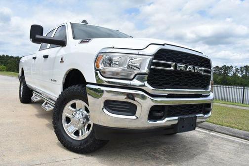 Bright White Clearcoat 2022 RAM 2500 Tradesman Crew Cab 4x4 8' Box