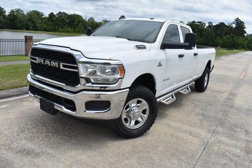 Bright White Clearcoat 2022 RAM 2500 Tradesman Crew Cab 4x4 8' Box