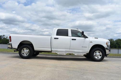 Bright White Clearcoat 2022 RAM 2500 Tradesman Crew Cab 4x4 8' Box