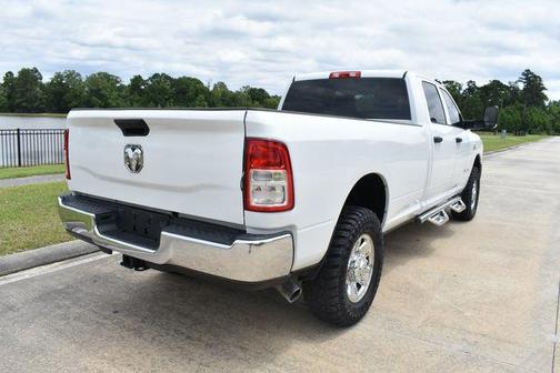 Bright White Clearcoat 2022 RAM 2500 Tradesman Crew Cab 4x4 8' Box