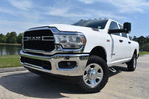 Bright White Clearcoat 2022 RAM 2500 Tradesman Crew Cab 4x4 6'4' Box
