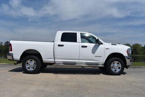 Bright White Clearcoat 2022 RAM 2500 Tradesman Crew Cab 4x4 6'4' Box