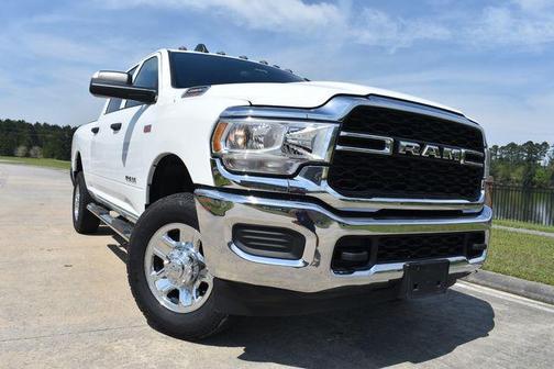 Bright White Clearcoat 2022 RAM 2500 Tradesman Crew Cab 4x4 6'4' Box