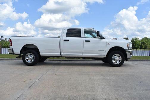 Bright White Clearcoat 2022 RAM 2500 Tradesman Crew Cab 4x4 8' Box