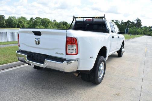 Bright White Clearcoat 2022 RAM 3500 Tradesman Crew Cab 4x4 8' Box